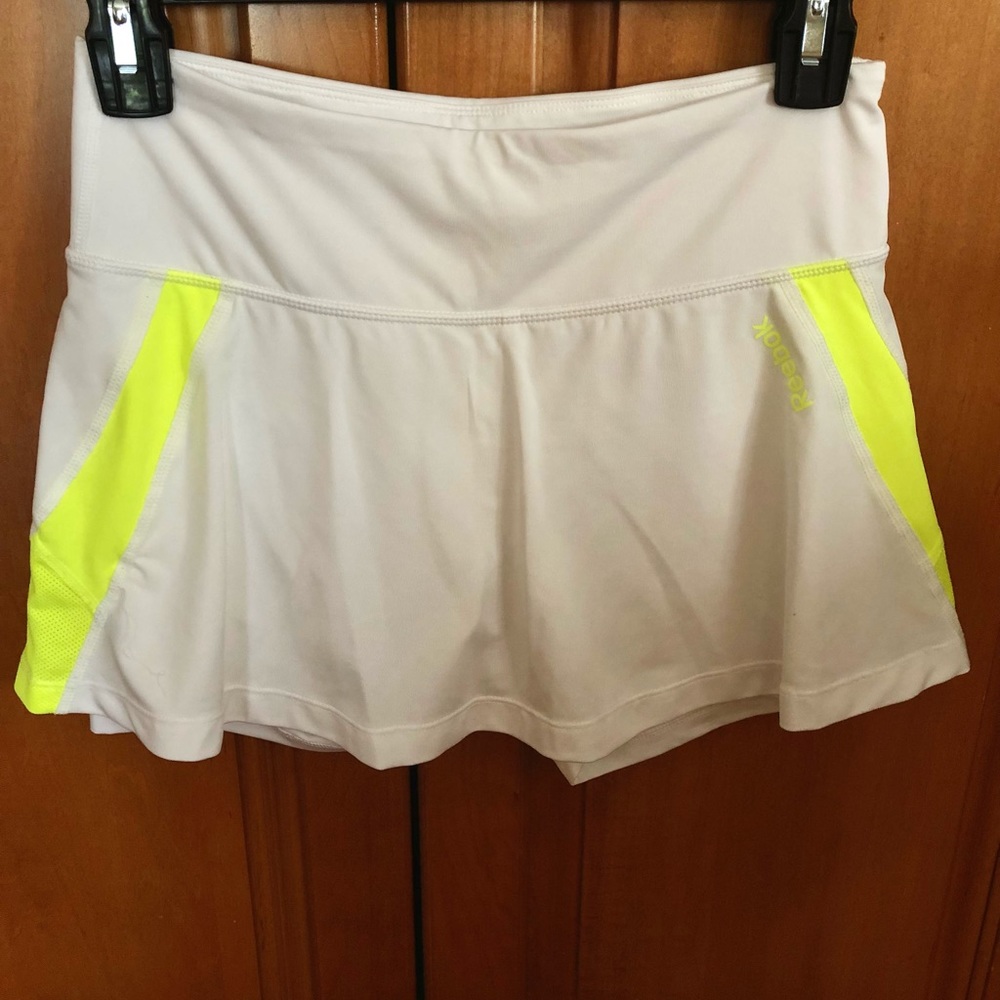 Reduced! Like new, Reebok XS white skirt